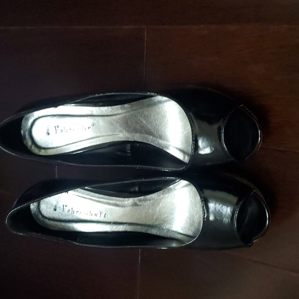 Black wedge heels